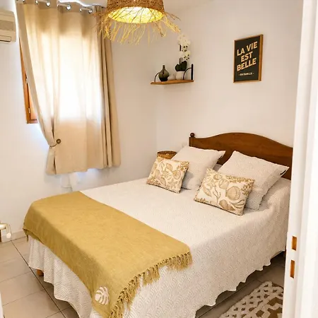 Apartman Elegant 2-bedroom With Pool And Access On Foot