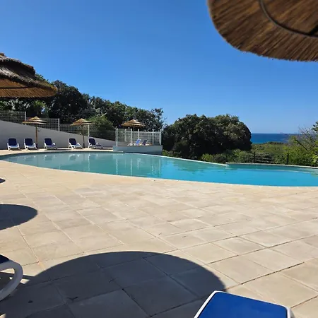 Elegant 2-bedroom With Pool And Access On Foot Apartman *