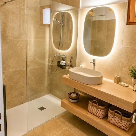 Elegant 2-bedroom With Pool And Access On Foot * Belgodère